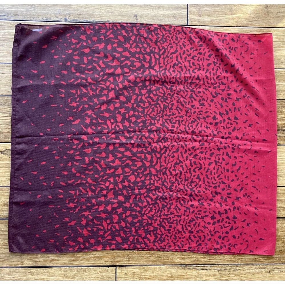 Calvin Klein Soft Infinity Scarf, “Rouge” Print - NWT - Picture 5 of 12